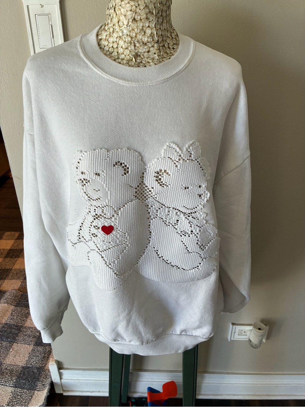 90s White Crewneck Sweater with Embroidered heart with lace Bear Motif